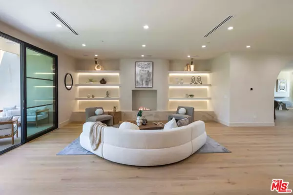 Encino (los Angeles), CA 91436,16643 Addison Street