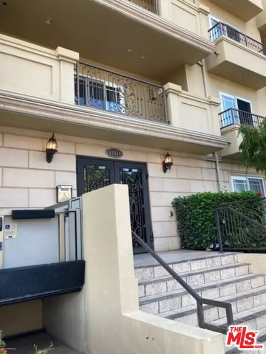 11911 Mayfield Avenue #106, Los Angeles, CA 90049