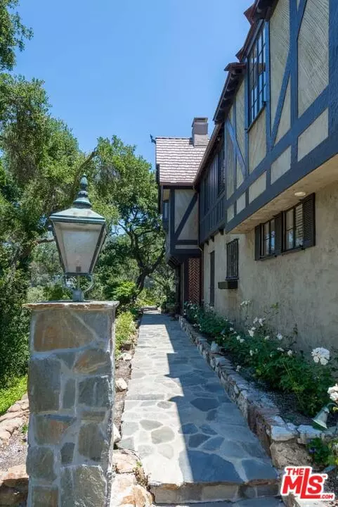 Los Angeles, CA 90049,1957 MANDEVILLE CANYON Road