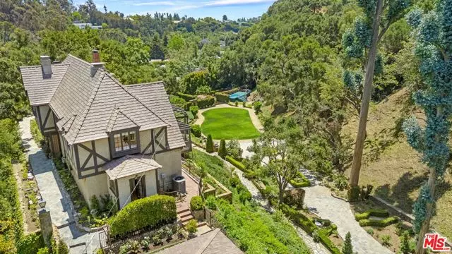 Los Angeles, CA 90049,1957 MANDEVILLE CANYON Road