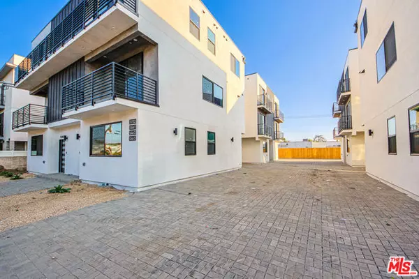 North Hollywood (los Angeles), CA 91606,11732 Gilmore Street