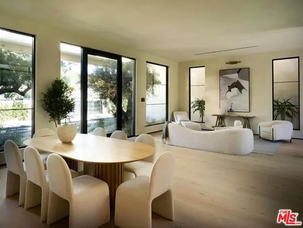 Woodland Hills (los Angeles), CA 91367,23340 Collins Street