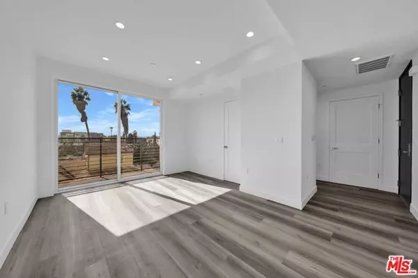 667 N Wilton Place #307, Los Angeles, CA 90004