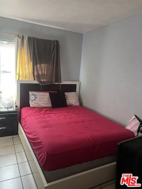 Los Angeles, CA 90003,8111 S Main Street