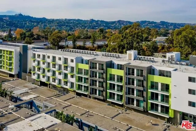 Los Angeles, CA 91602,11036 Moorpark Street #PH02