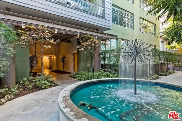 Los Angeles, CA 90015,1130 S Flower Street #208