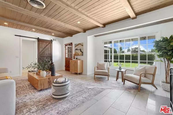 Woodland Hills (los Angeles), CA 91367,5350 Fallbrook Avenue