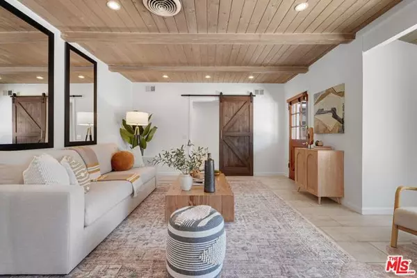 Woodland Hills (los Angeles), CA 91367,5350 Fallbrook Avenue