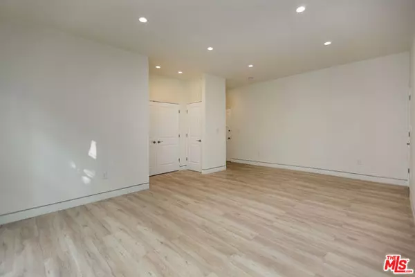 Los Angeles, CA 90046,7223 Willoughby Avenue #103