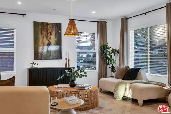 Los Angeles, CA 90045,7832 Croydon Avenue