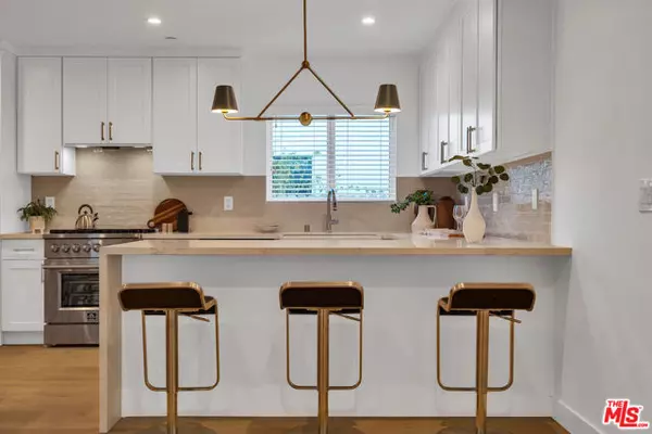 Los Angeles, CA 90045,7832 Croydon Avenue