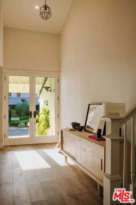 Los Angeles, CA 90049,2124 Eric Drive