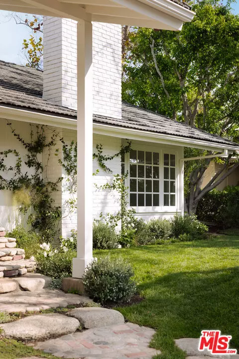 Los Angeles, CA 90049,2124 Eric Drive