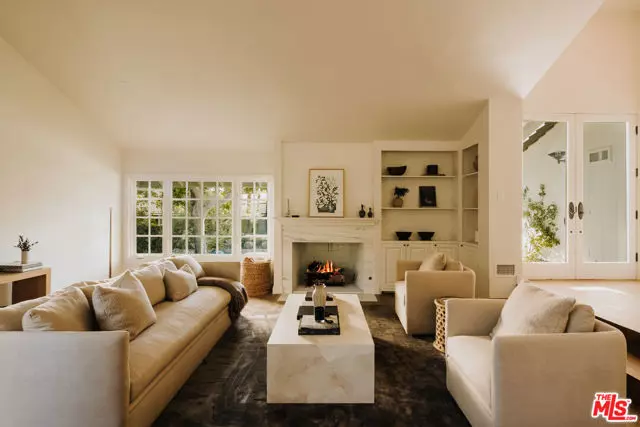 Los Angeles, CA 90049,2124 Eric Drive