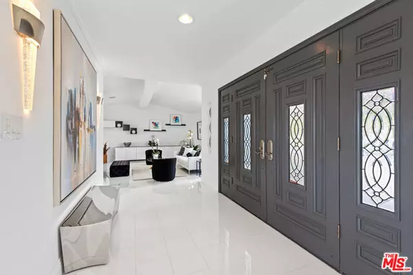 Sherman Oaks, CA 91403,14652 Deervale Place