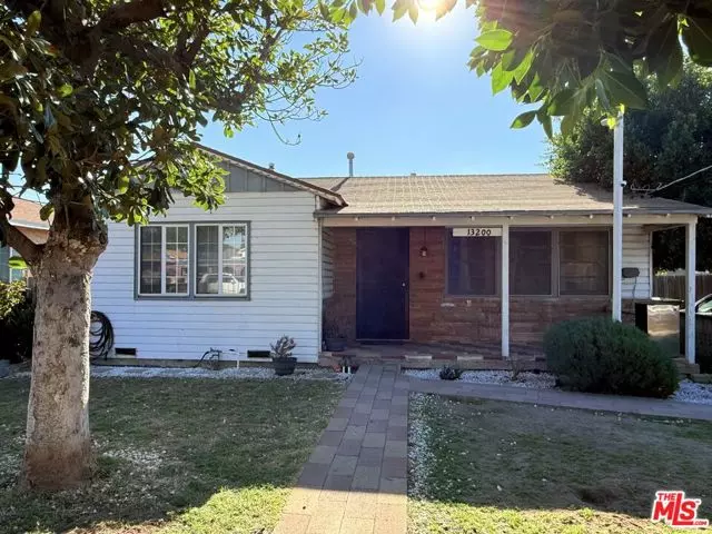 Pacoima (los Angeles), CA 91331,13200 Glamis Street