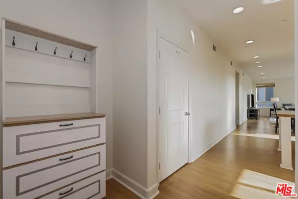 Los Angeles, CA 90094,12887 Runway Road #3