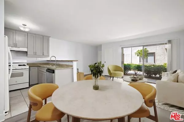 Tarzana (los Angeles), CA 91356,18530 Hatteras Street #115