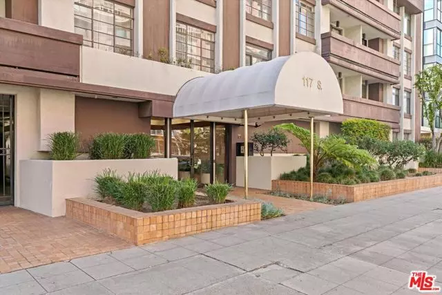 Los Angeles, CA 90048,117 S Doheny Drive #410