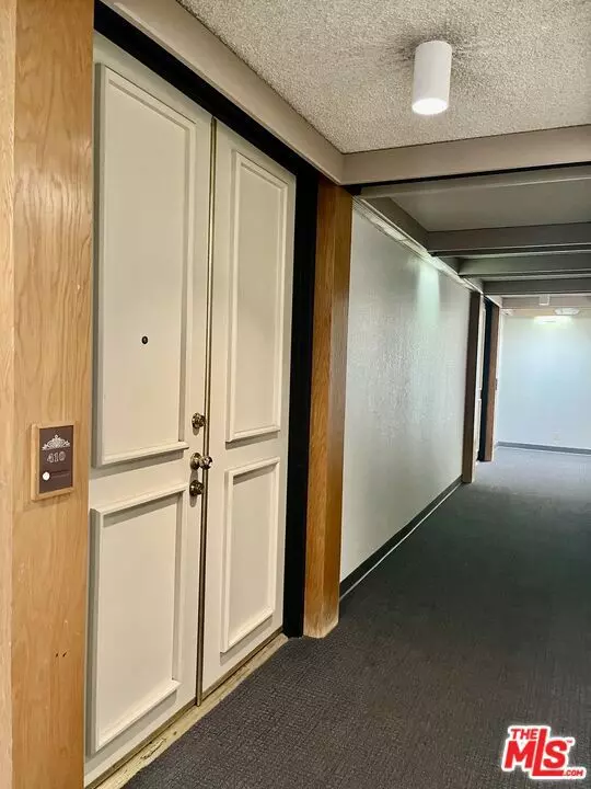 Los Angeles, CA 90048,117 S Doheny Drive #410