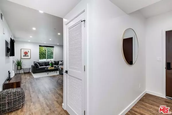 Los Angeles, CA 90048,124 S Croft Avenue #103