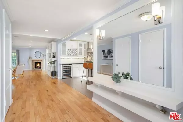 Van Nuys (los Angeles), CA 91401,6134 Longridge Avenue