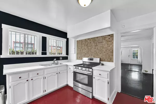 Los Angeles, CA 90036,917 S Sycamore Avenue