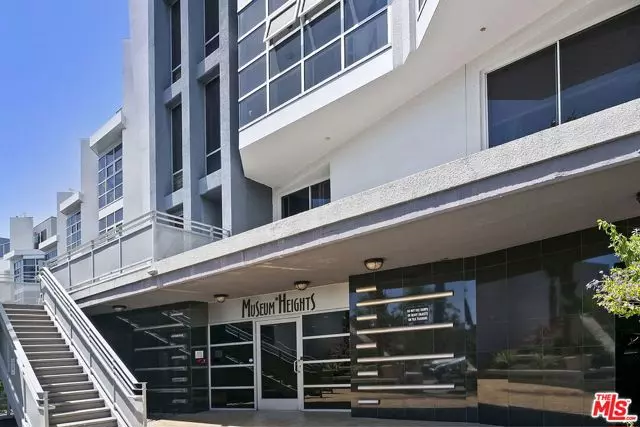 171 N Church Lane #619, Los Angeles, CA 90049