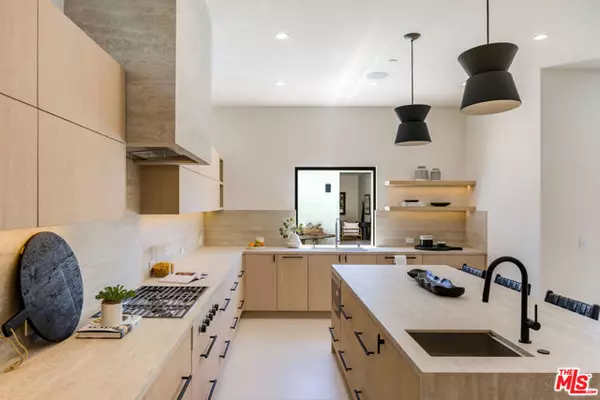 Venice (los Angeles), CA 90291,2115 Walnut Avenue