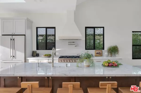 Los Angeles, CA 90016,3617 Hillcrest Drive