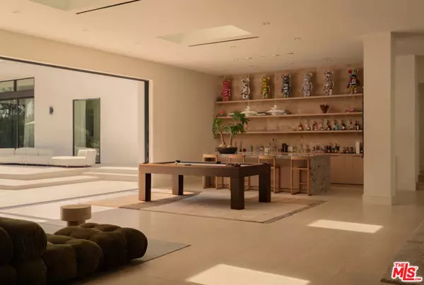 Beverly Hills, CA 90210,410 Doheny Road