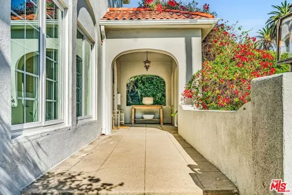 Los Angeles, CA 90019,911 S Victoria Avenue