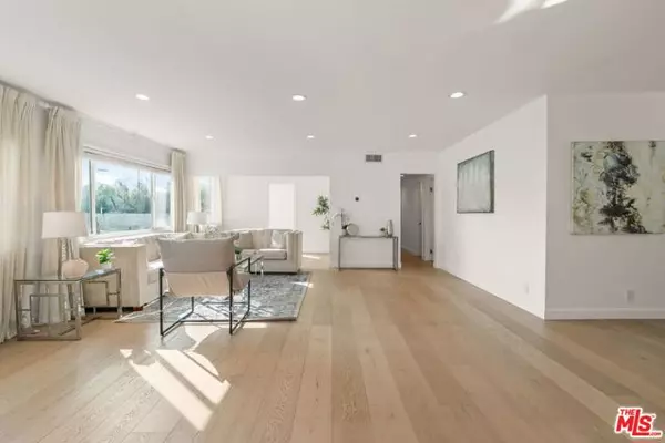 Los Angeles, CA 90046,1525 N Hayworth Avenue #302