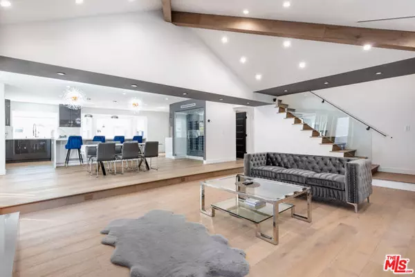 18721 Hatteras Street #10, Tarzana (los Angeles), CA 91356