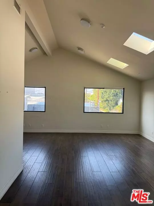 Los Angeles, CA 90046,709 N Gardner Street