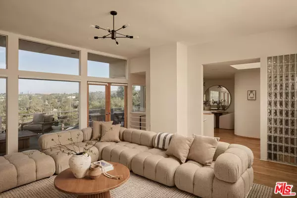 Woodland Hills (los Angeles), CA 91364,5052 Medina Road