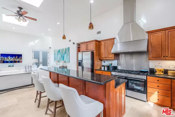 Los Angeles, CA 90066,3718 S Barrington Avenue