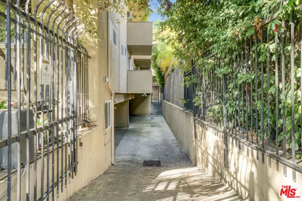 West Hollywood, CA 90048,525 N Sweetzer Avenue