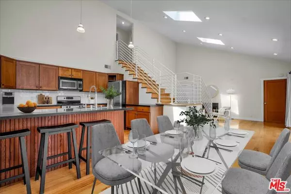 Los Angeles, CA 90046,8621 Lookout Mountain Avenue