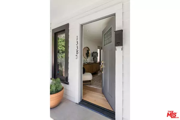Los Angeles, CA 90026,1338 Mccollum Street