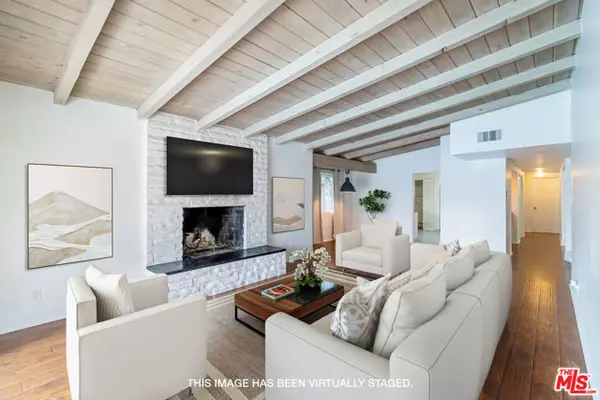 Woodland Hills (los Angeles), CA 91367,5652 Fallbrook Avenue