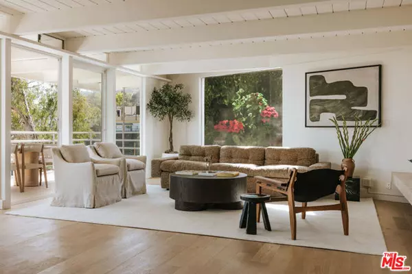 Los Angeles, CA 90069,8448 Franklin Avenue