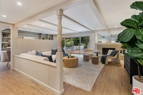 Van Nuys (los Angeles), CA 91411,15115 Gilmore Street