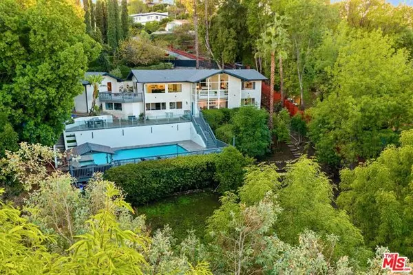 Tarzana (los Angeles), CA 91356,4854 Brewster Drive