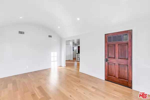 Los Angeles, CA 90016,3062 Field Avenue