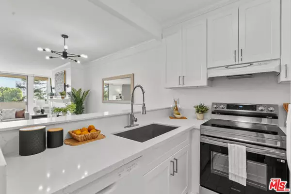 Los Angeles, CA 90049,11645 Montana Avenue #335