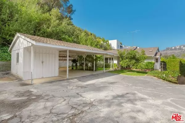 Los Angeles, CA 90049,12146 Travis Street