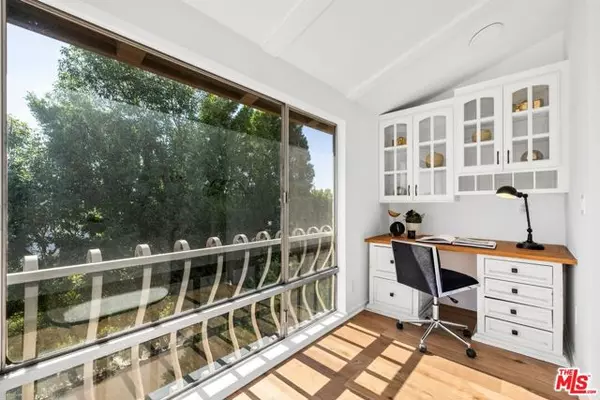 Valley Village, CA 91607,12720 Burbank Boulevard #318