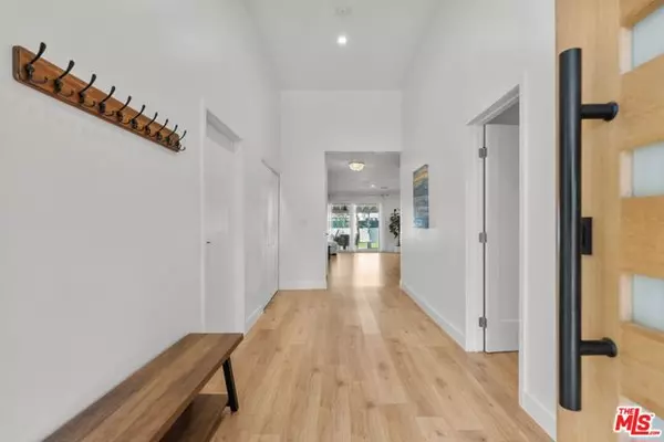 Woodland Hills (los Angeles), CA 91367,23367 Friar Street