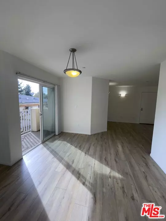 15939 Victory Boulevard #201, Van Nuys (los Angeles), CA 91406